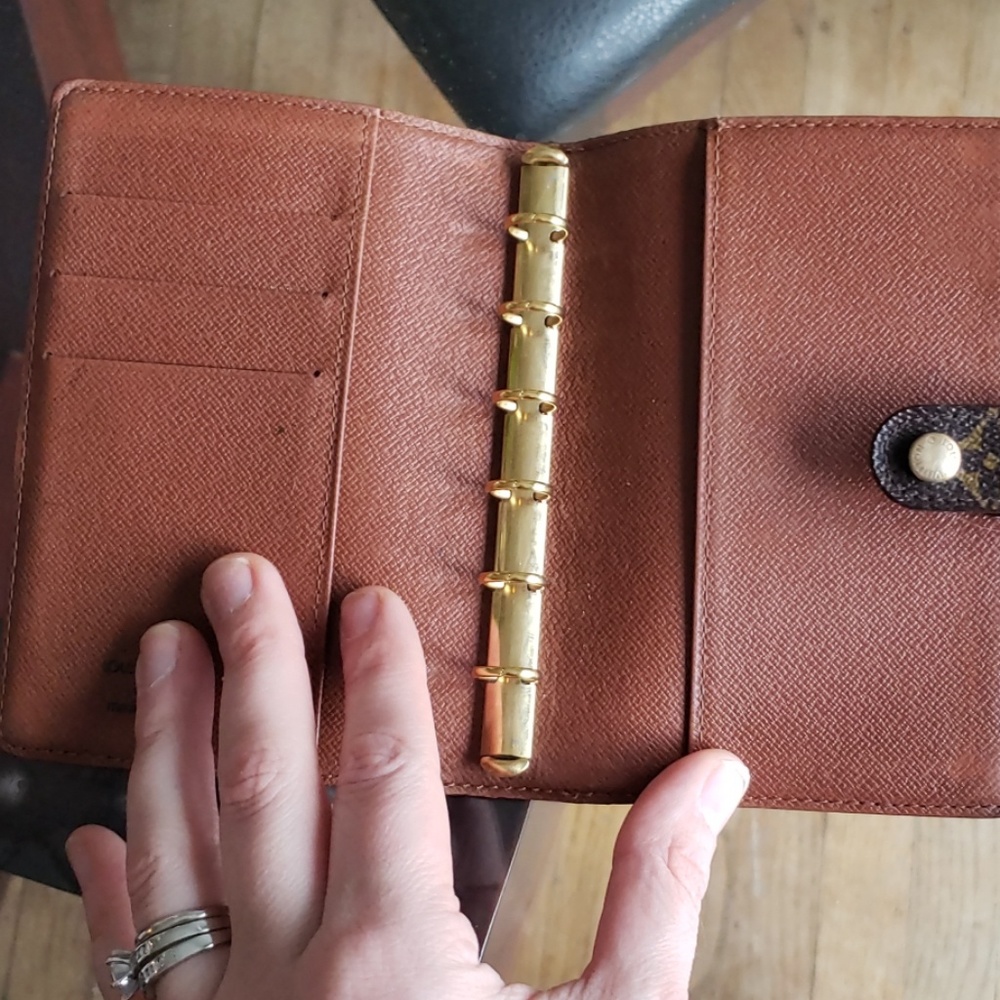 Louis Vuitton Agenda or Passport Holder - Picture 2 of 7